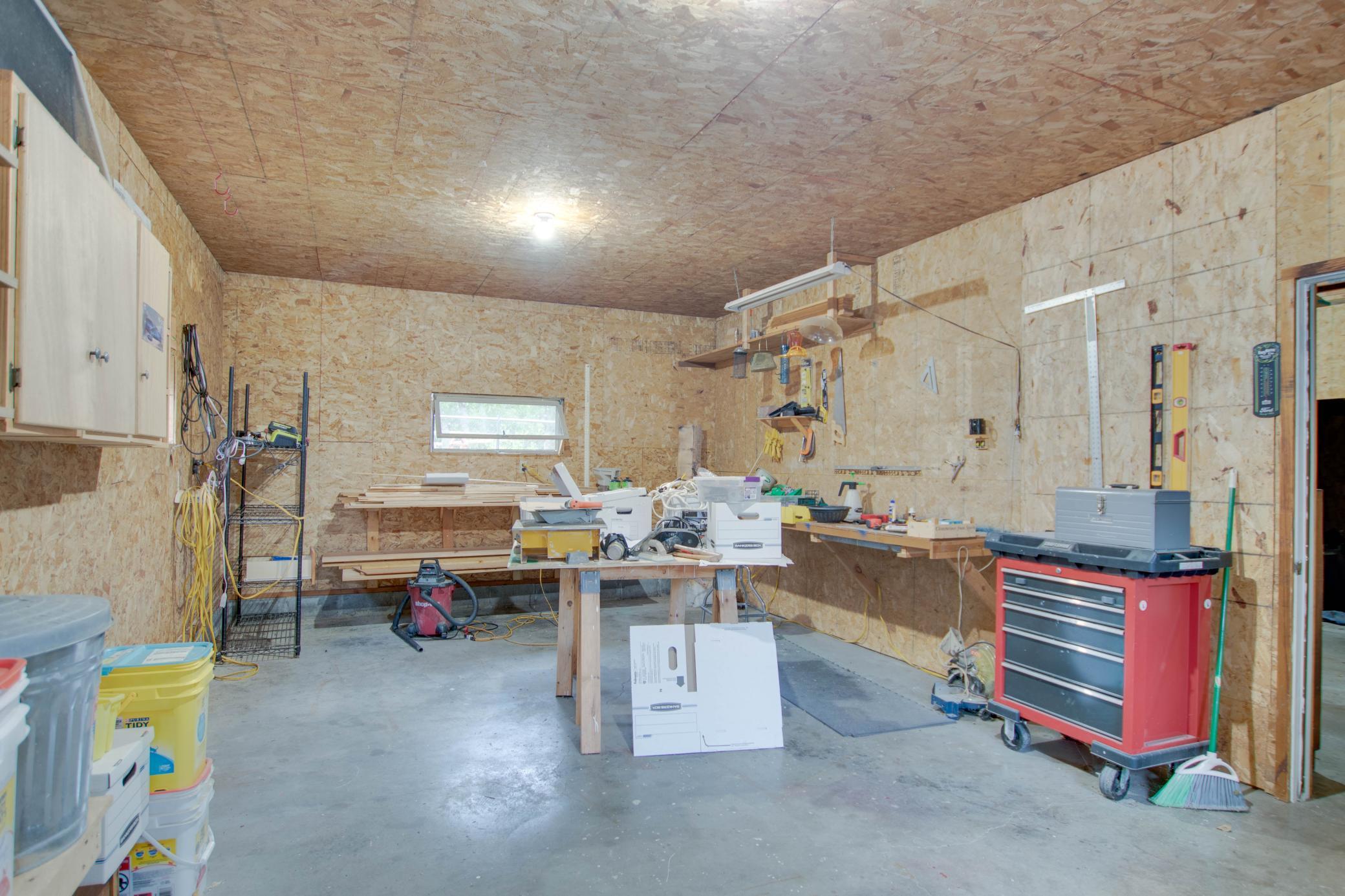 153 Lakewood Drive NW