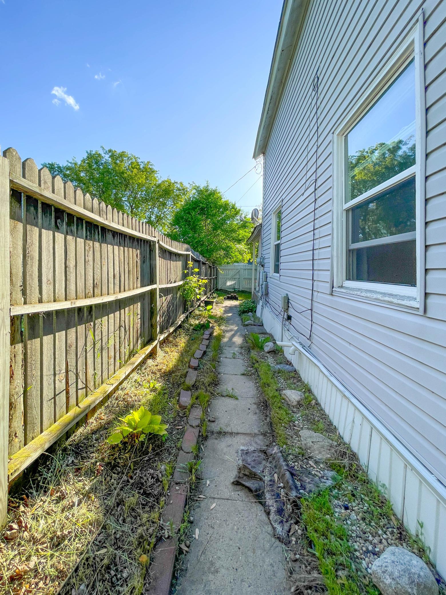 517 Irvine Avenue NW