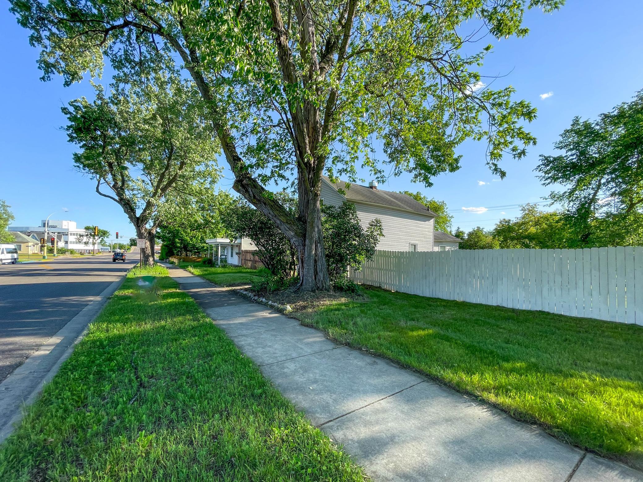 517 Irvine Avenue NW