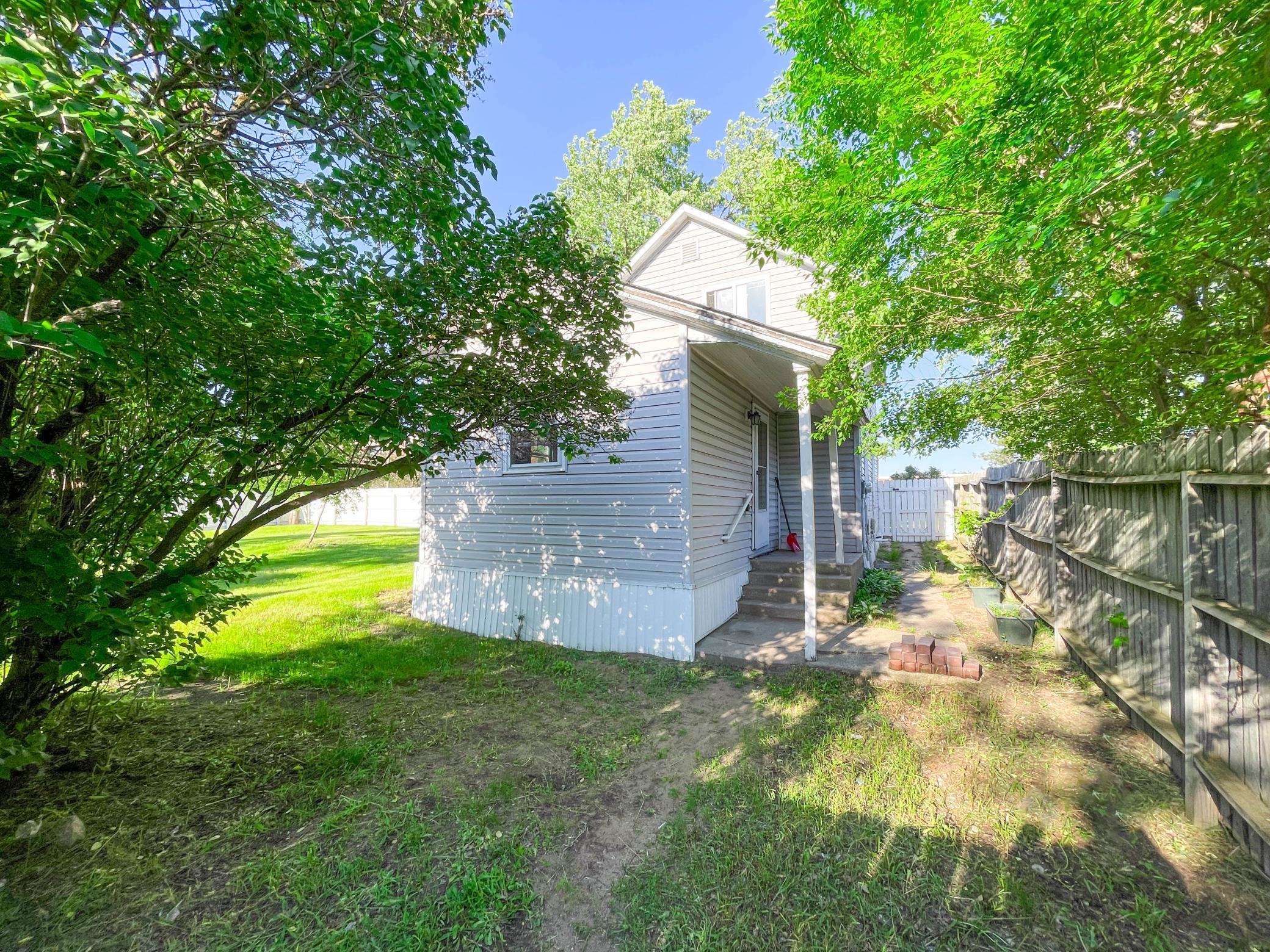 517 Irvine Avenue NW