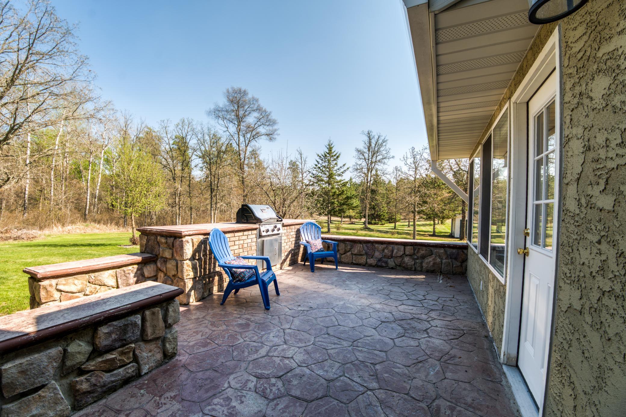 6076 Tall Pines Road NE