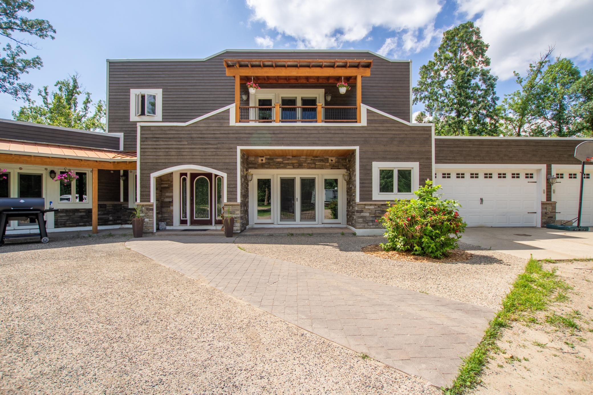 45745 Roxbury Drive
