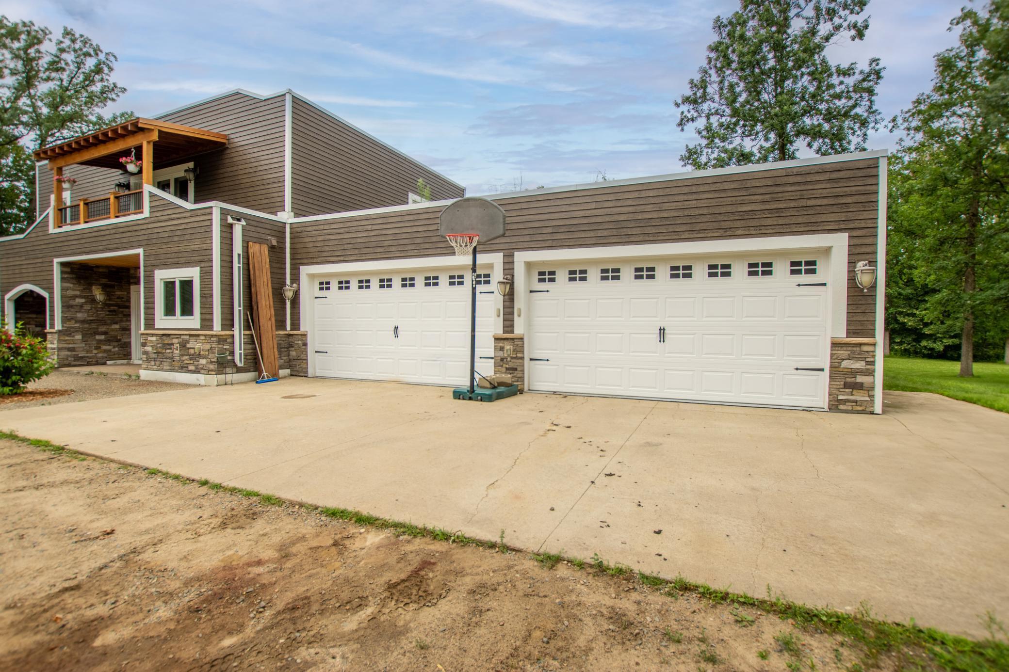 45745 Roxbury Drive