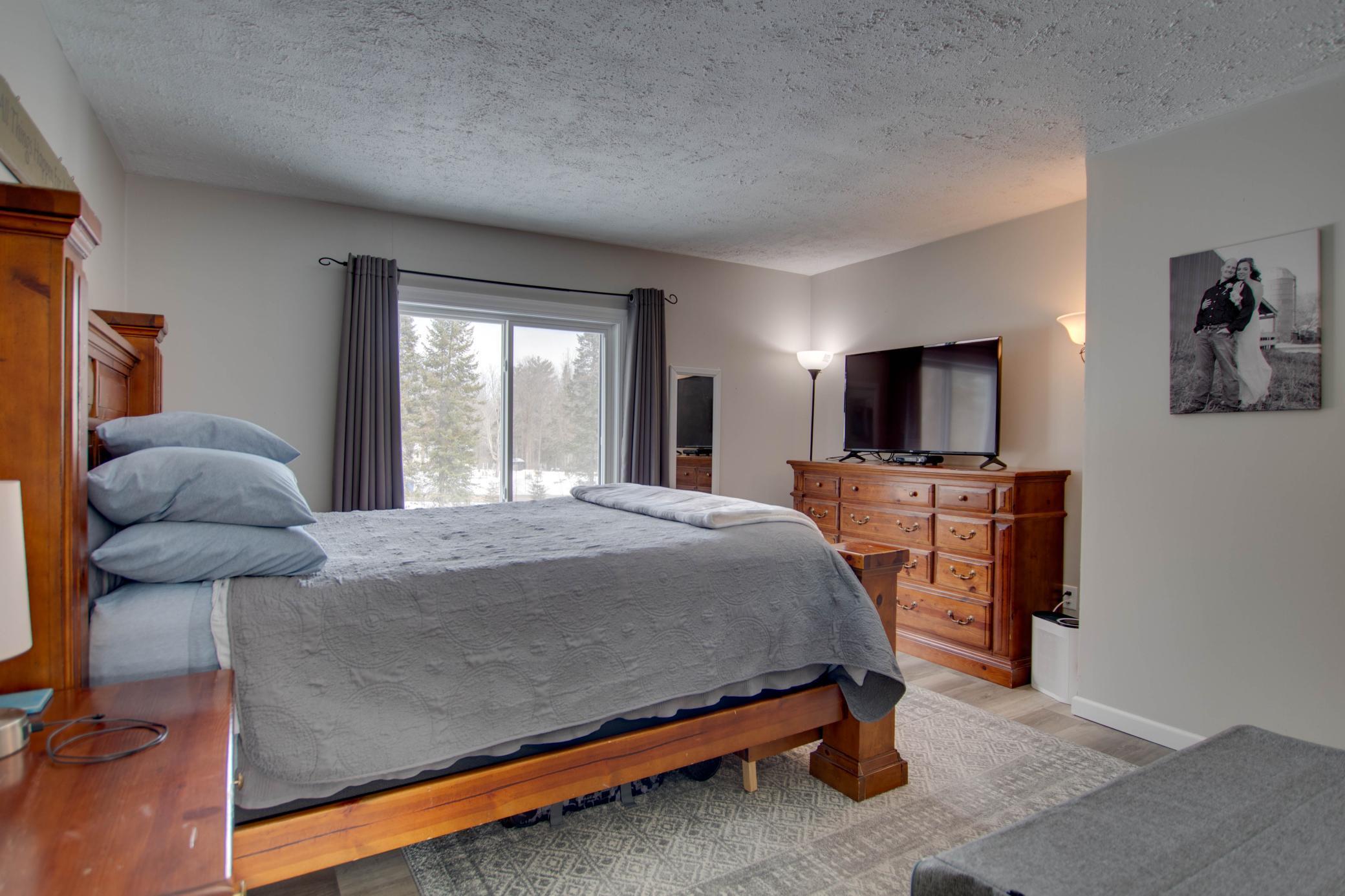 3100 Island View Drive NE