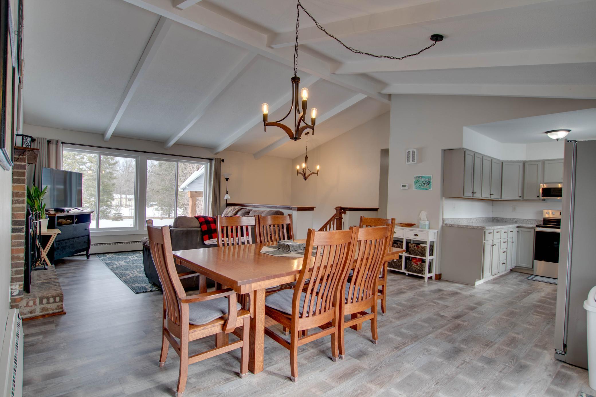 3100 Island View Drive NE