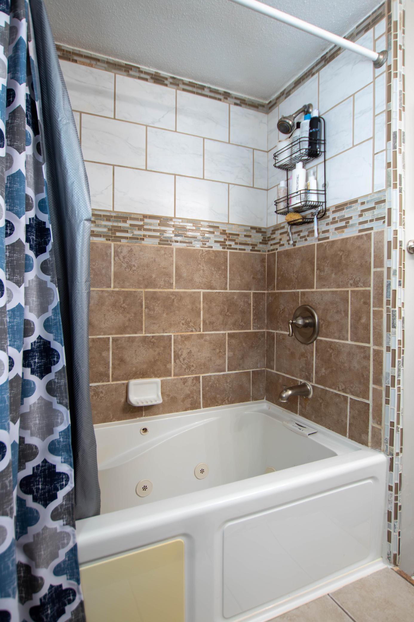 3100 Island View Drive NE