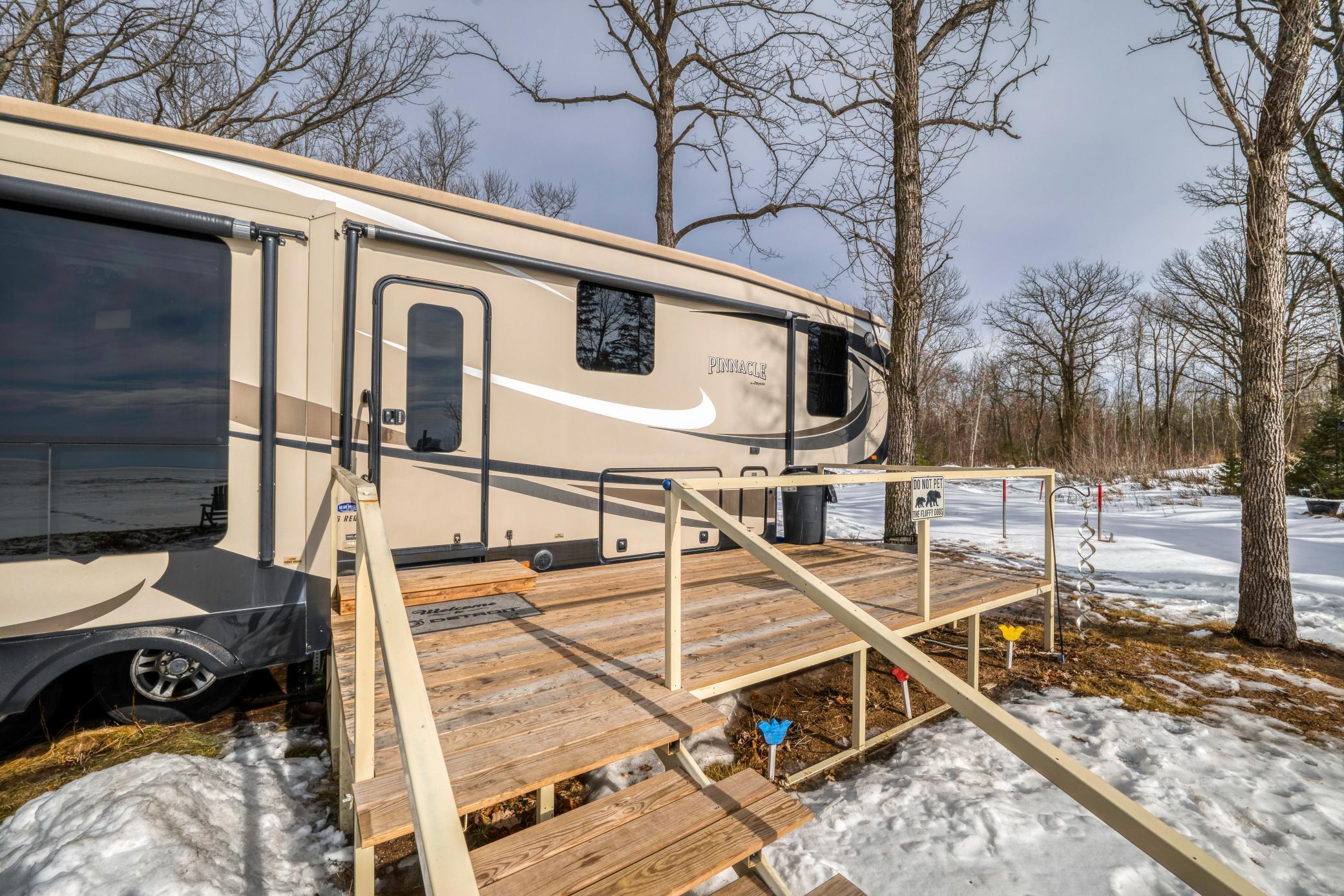 25780 Liliput Lane NE