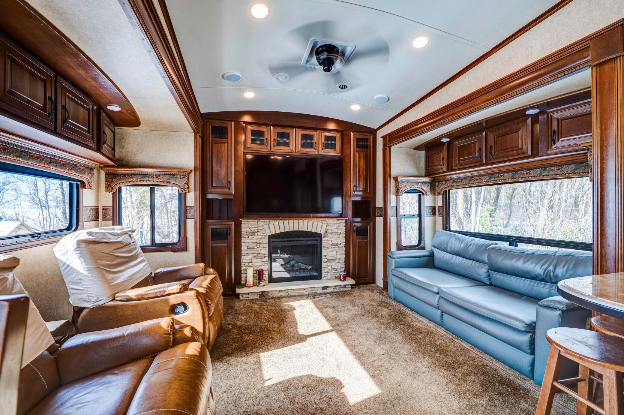 25780 Liliput Lane NE