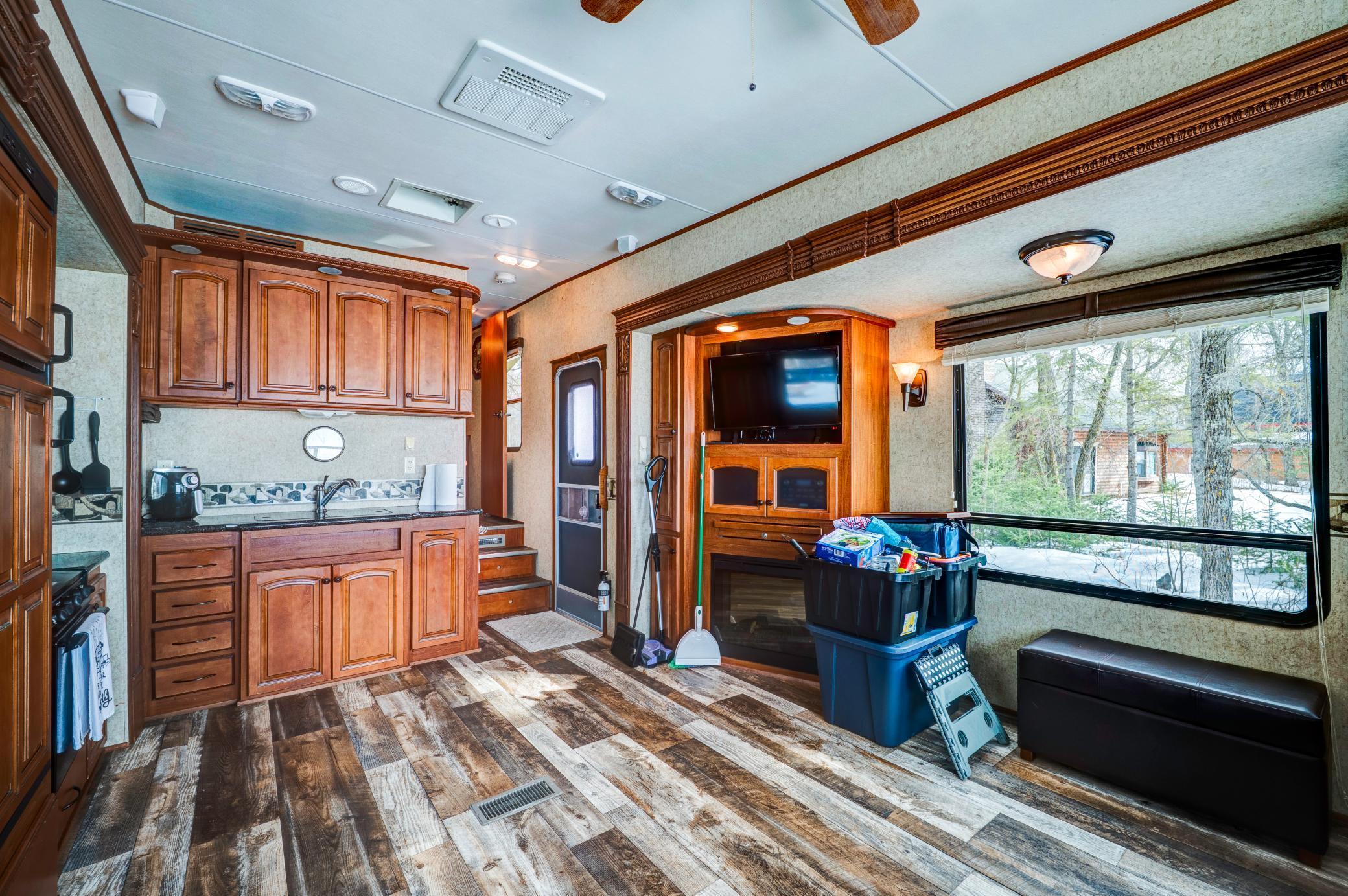 25780 Liliput Lane NE