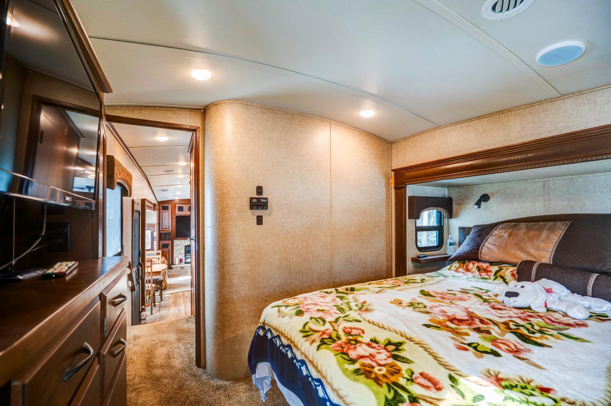 25780 Liliput Lane NE