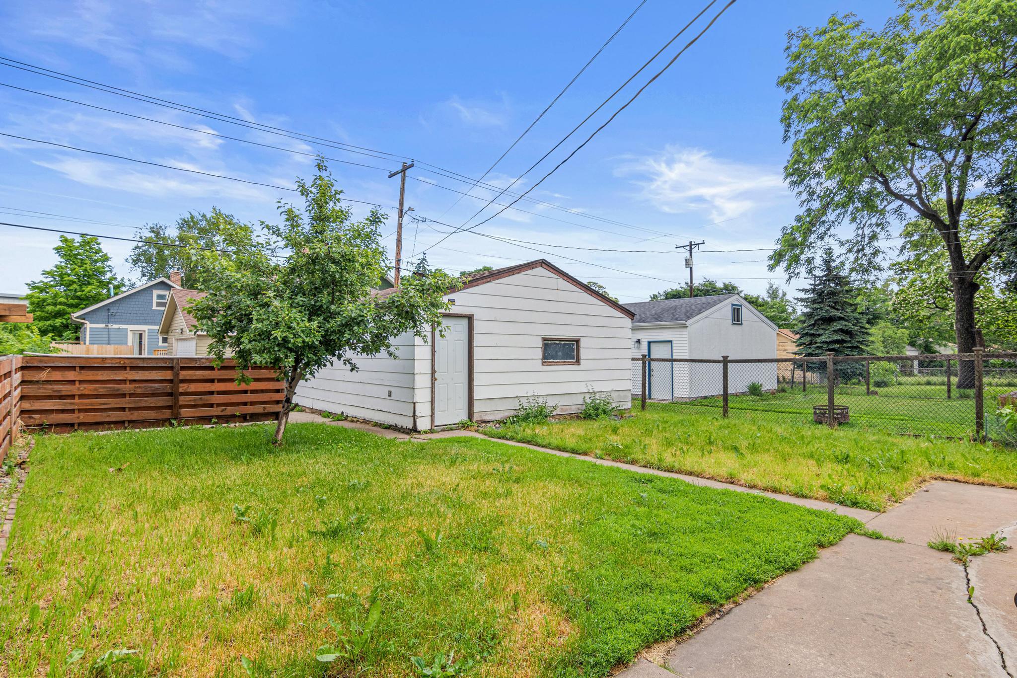 1423 Thomas Avenue W