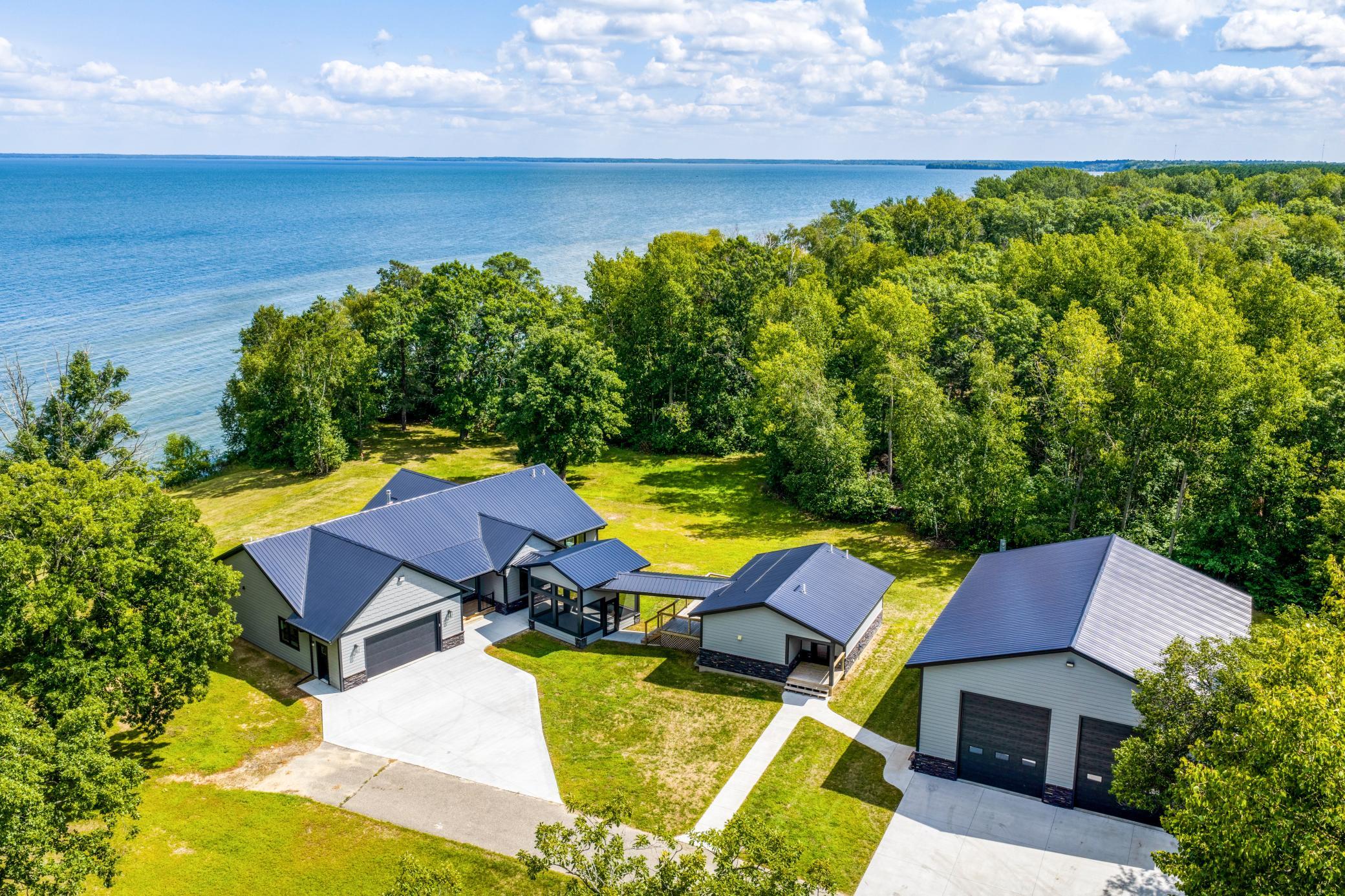 112 W Winnie Estate Way NE
