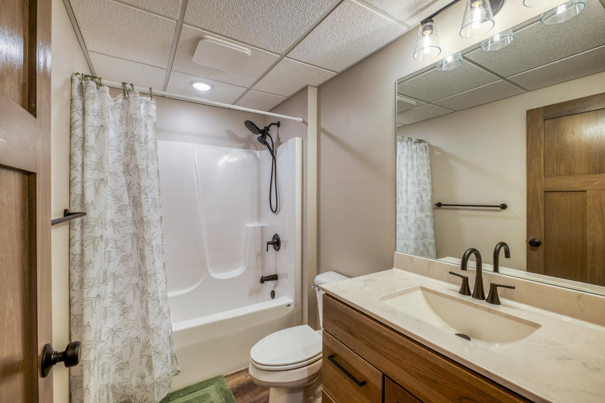 112 W Winnie Estate Way NE