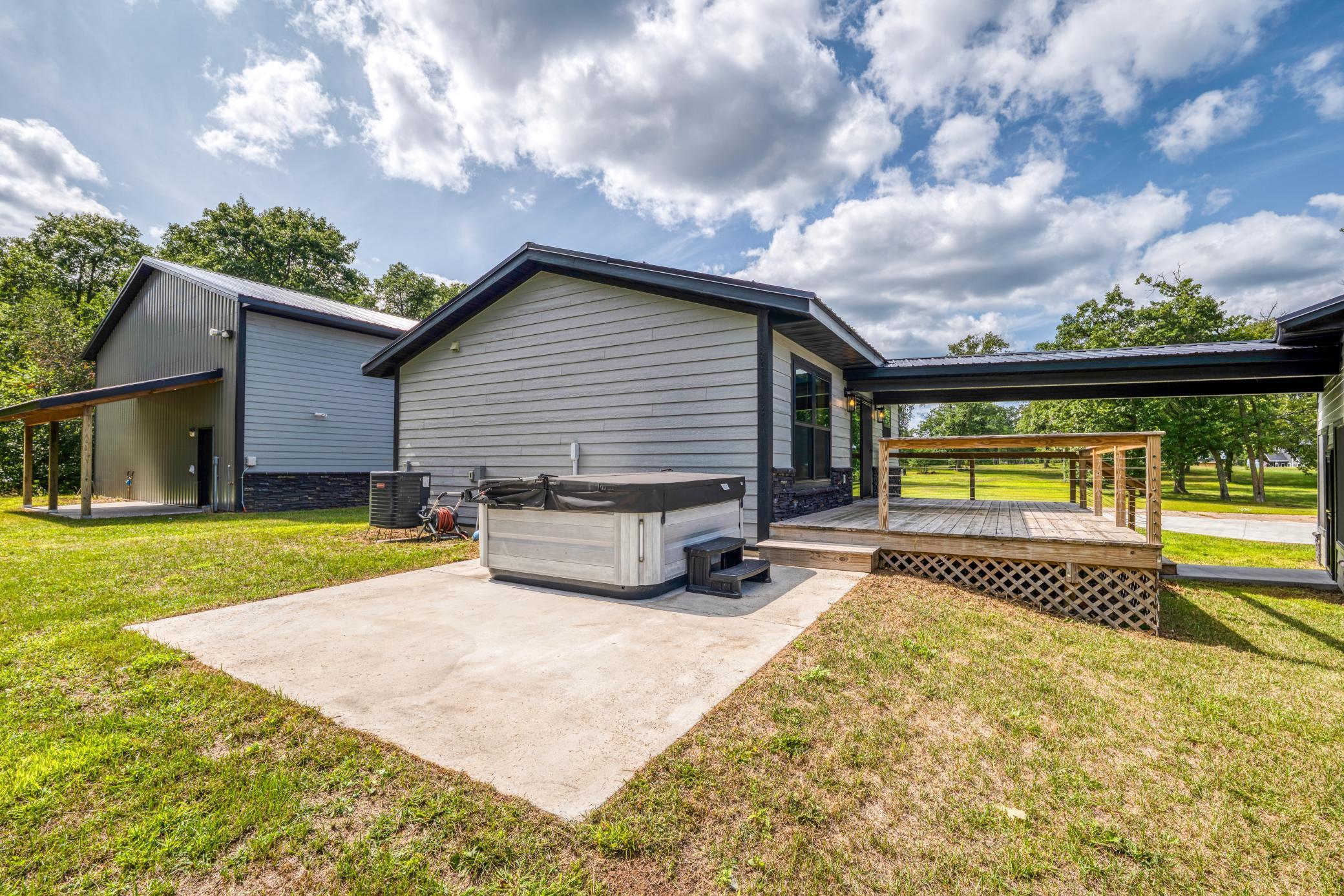 112 W Winnie Estate Way NE