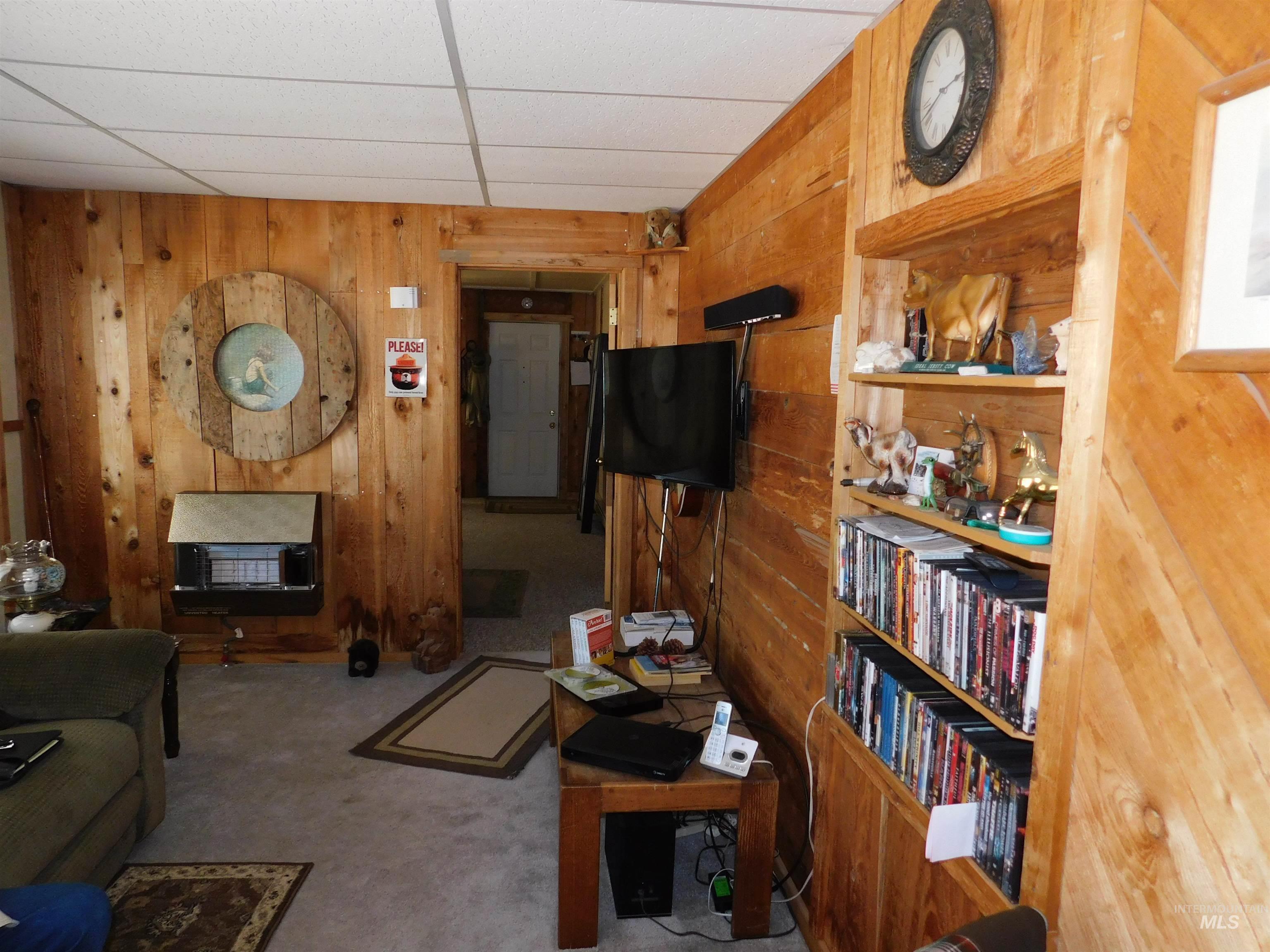 654 N Pine Featherville Rd