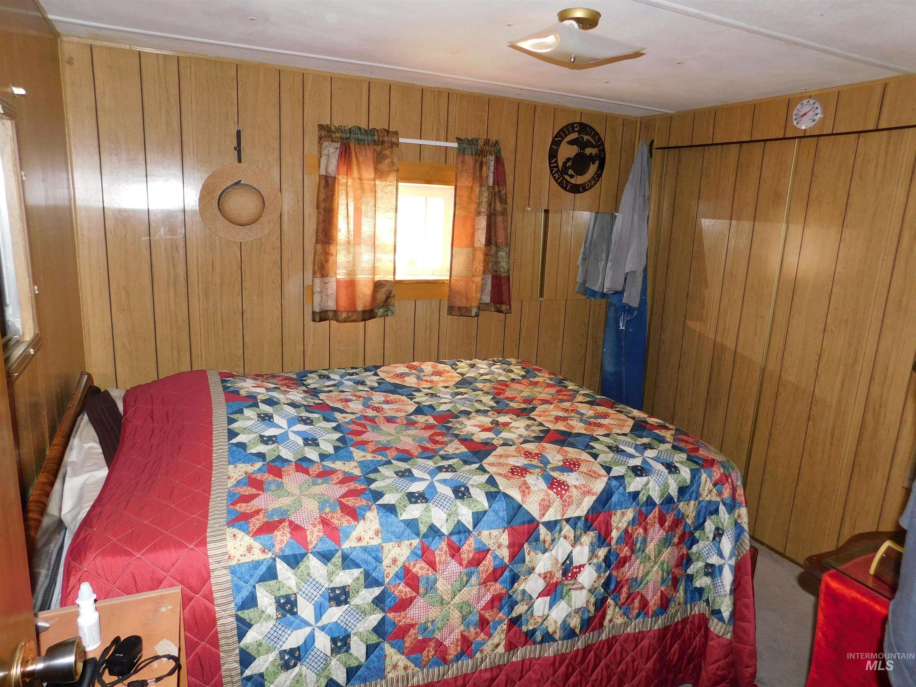 654 N Pine Featherville Rd