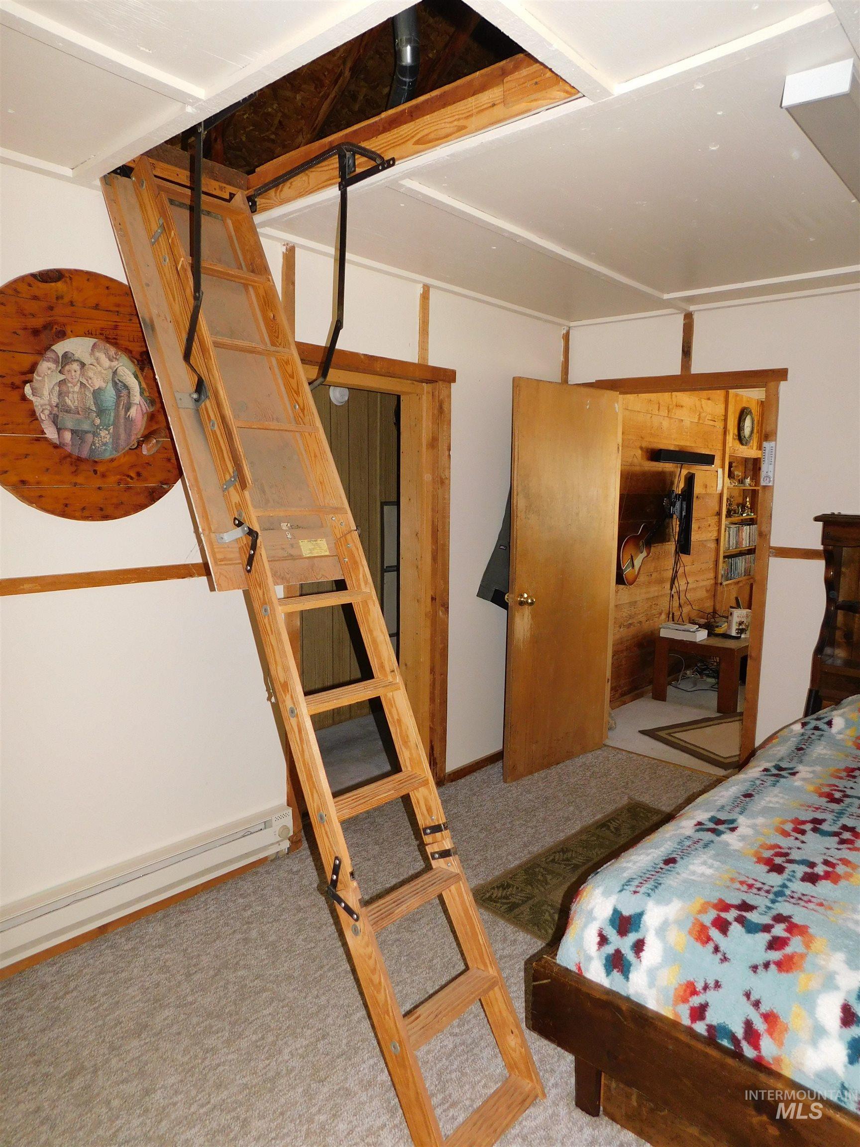 654 N Pine Featherville Rd