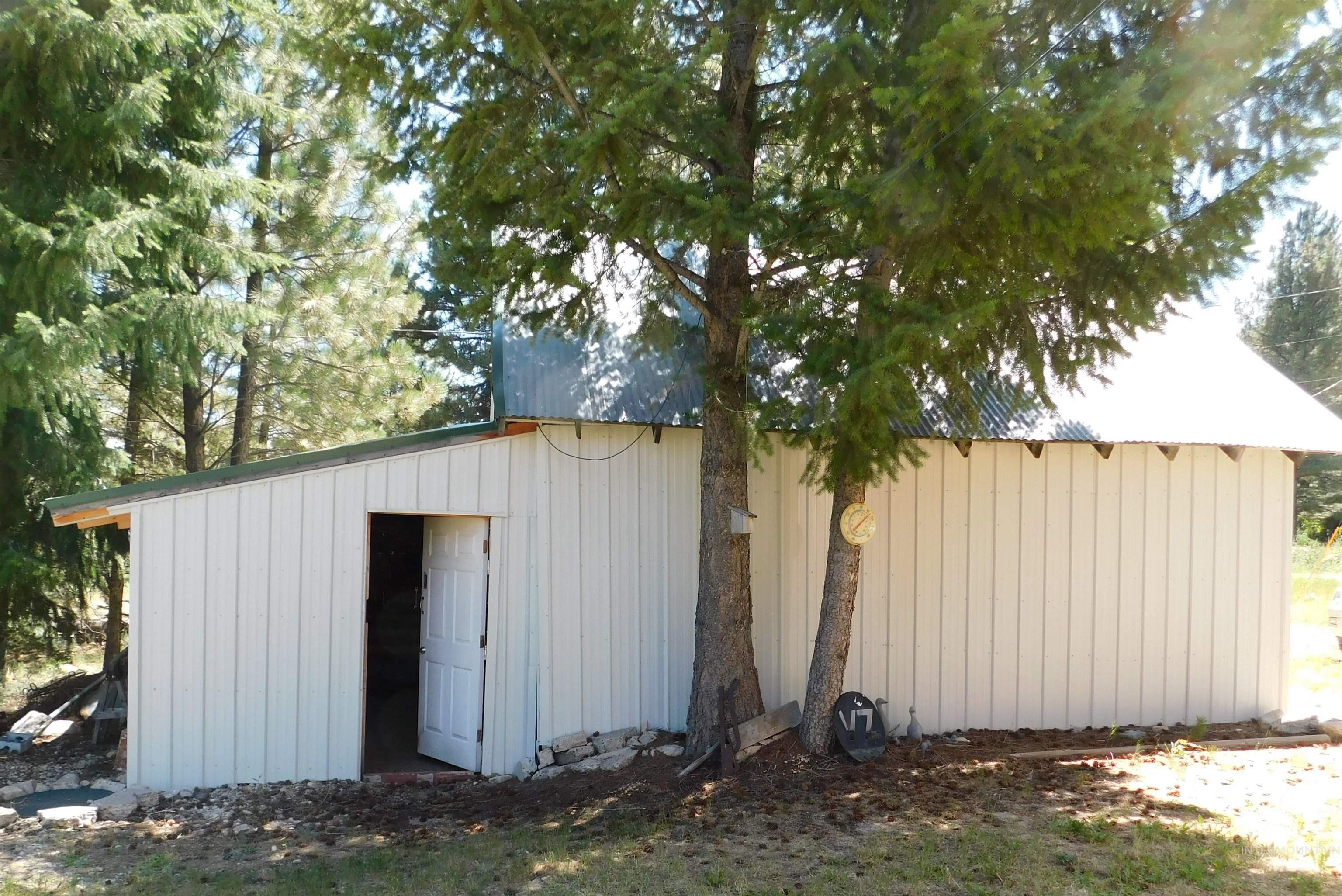 654 N Pine Featherville Rd