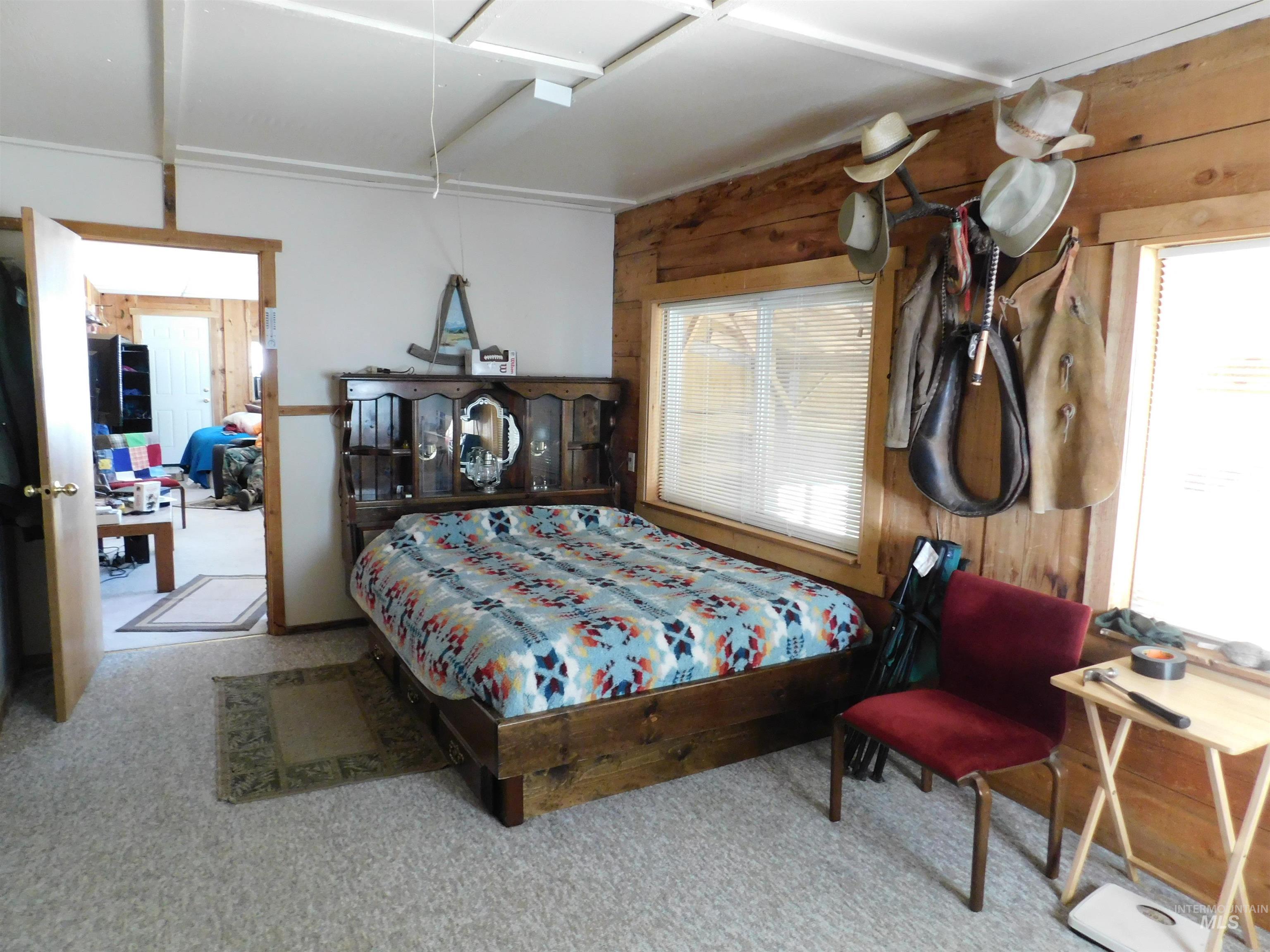 654 N Pine Featherville Rd