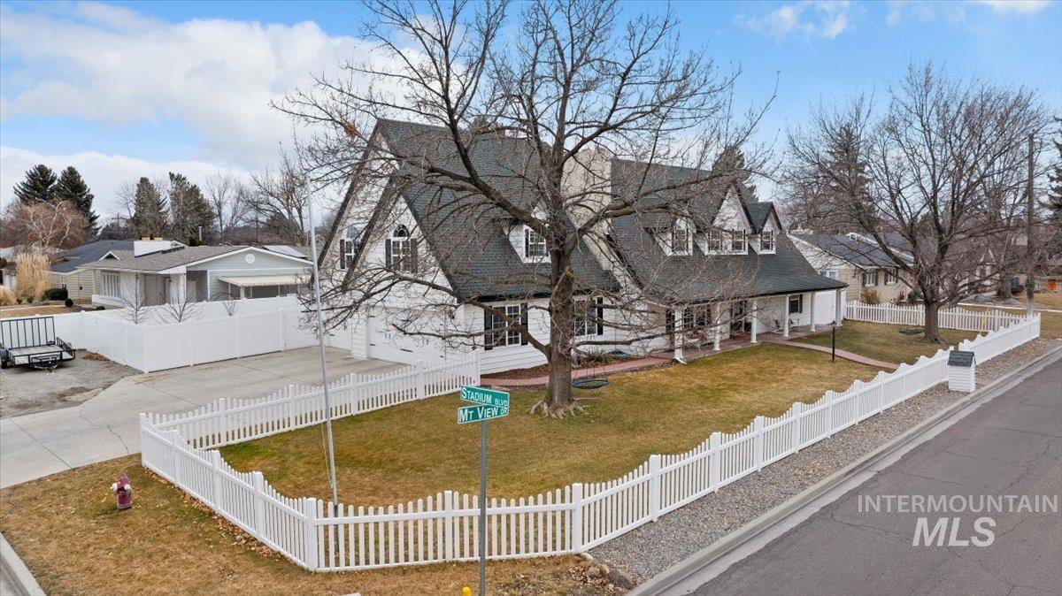 692 Mountain View Dr