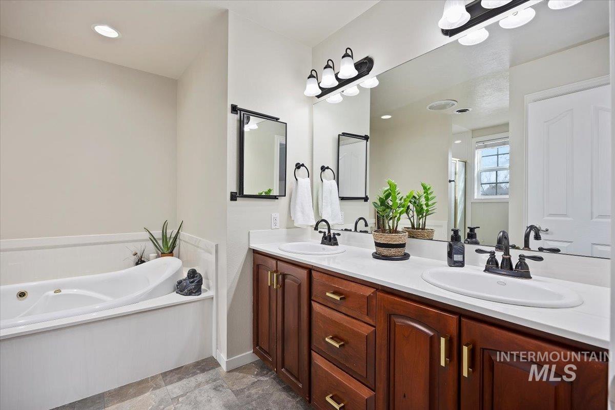 692 Mountain View Dr