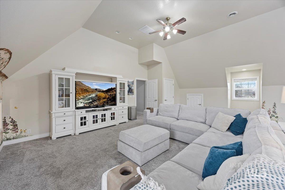 692 Mountain View Dr