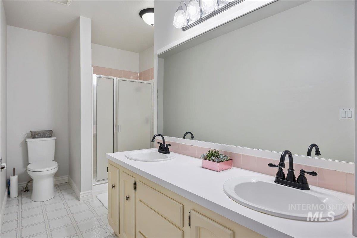 692 Mountain View Dr