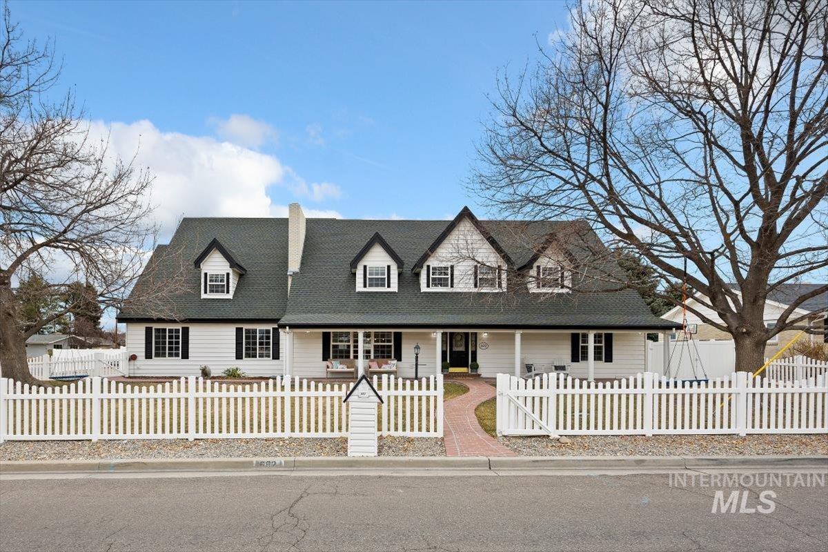 692 Mountain View Dr