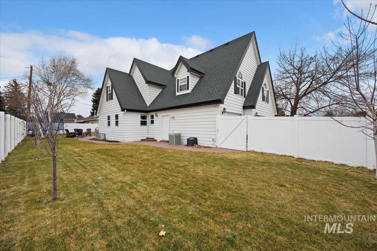 692 Mountain View Dr