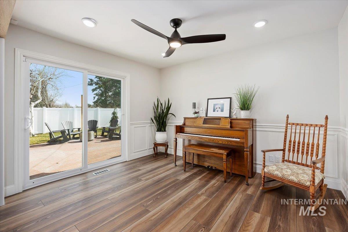 692 Mountain View Dr