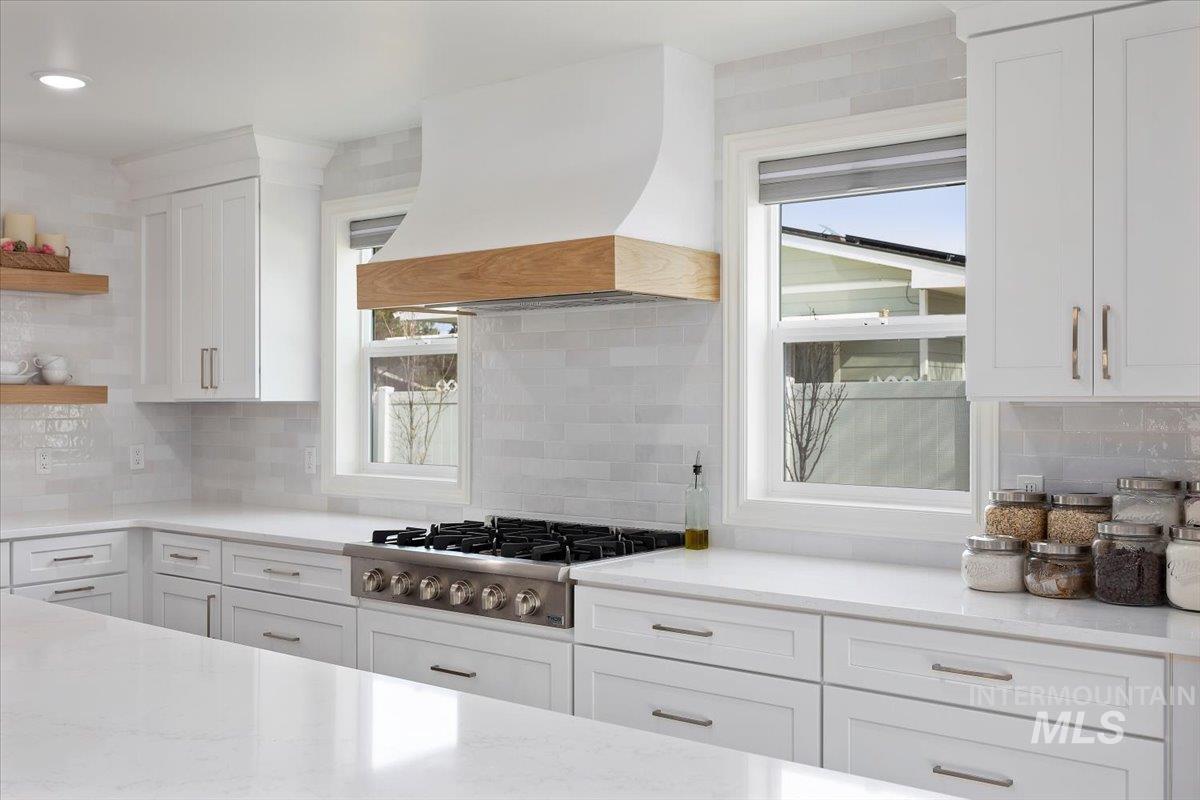 692 Mountain View Dr