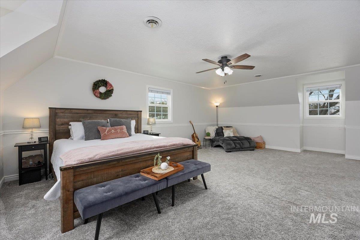 692 Mountain View Dr