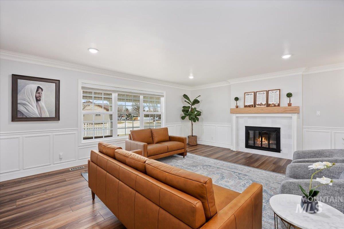 692 Mountain View Dr