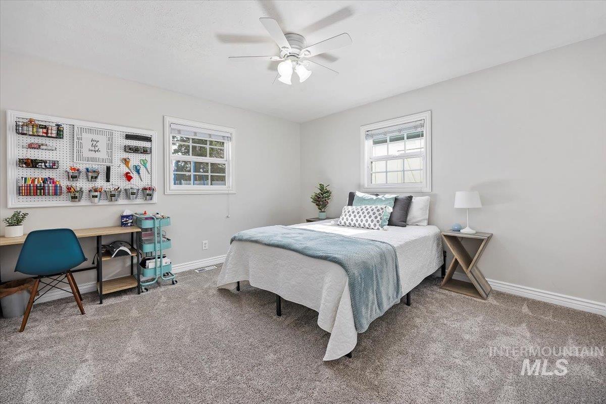 692 Mountain View Dr