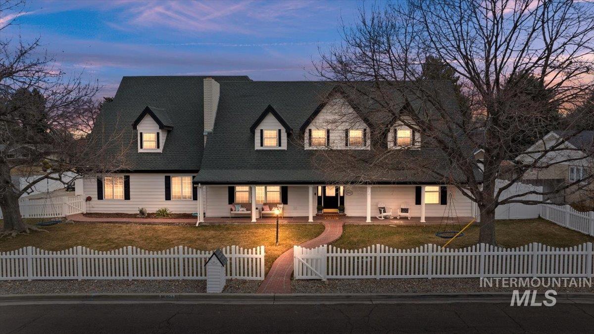 692 Mountain View Dr