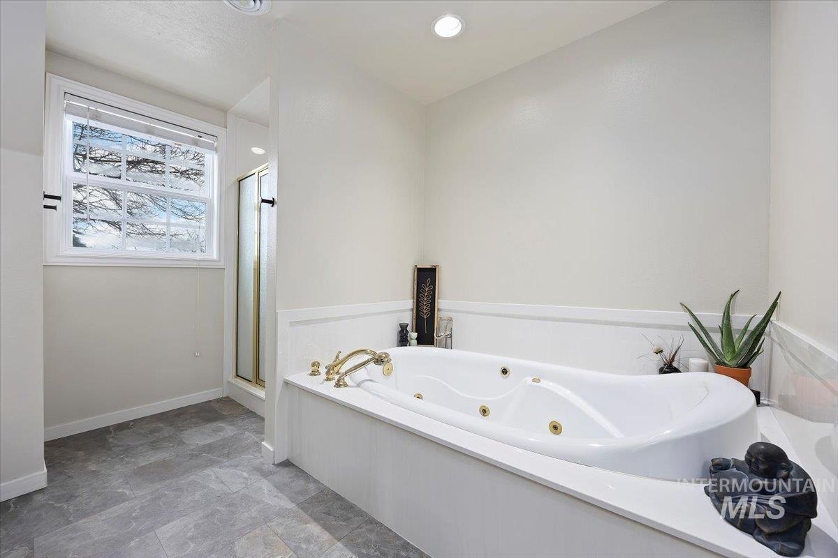 692 Mountain View Dr