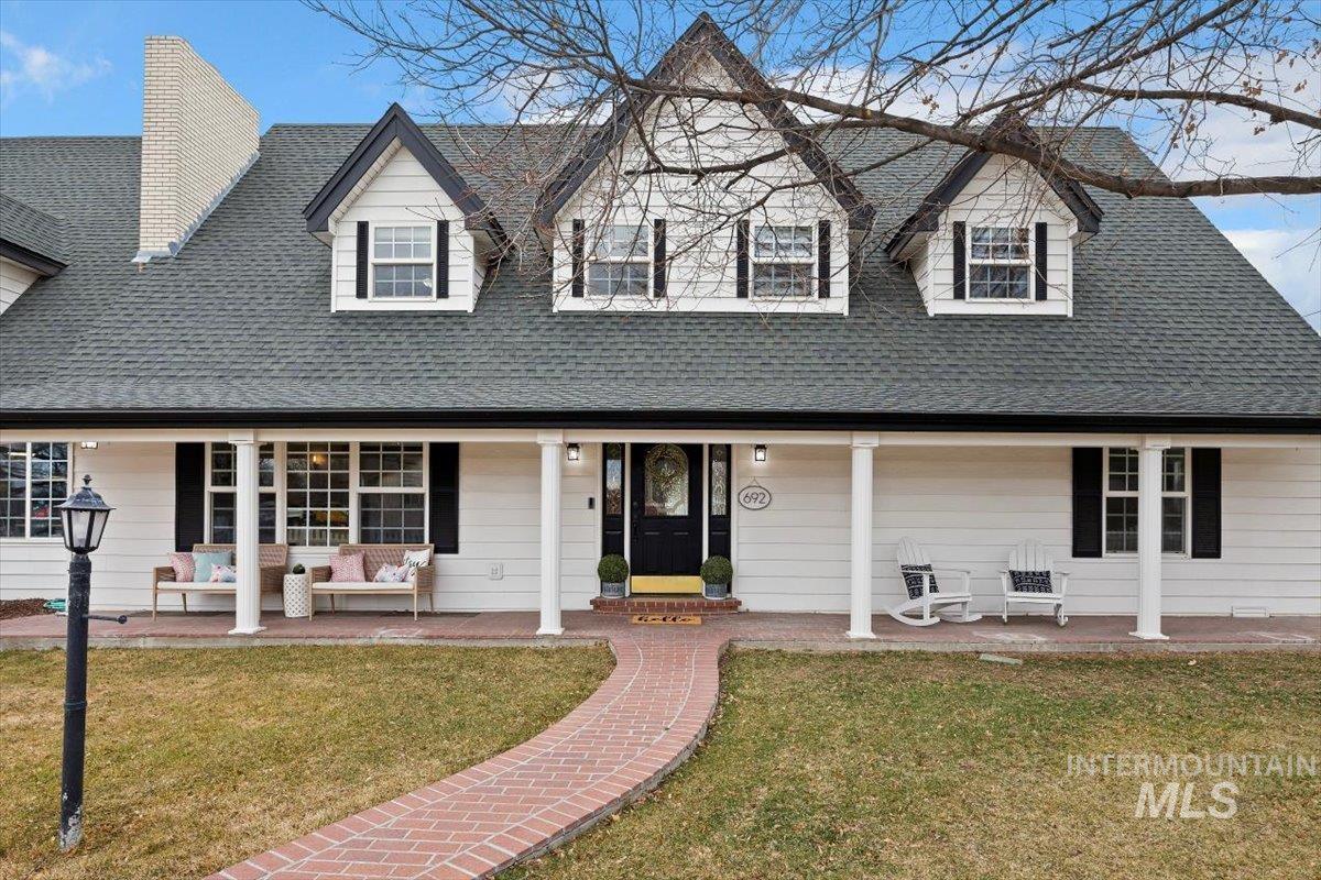 692 Mountain View Dr