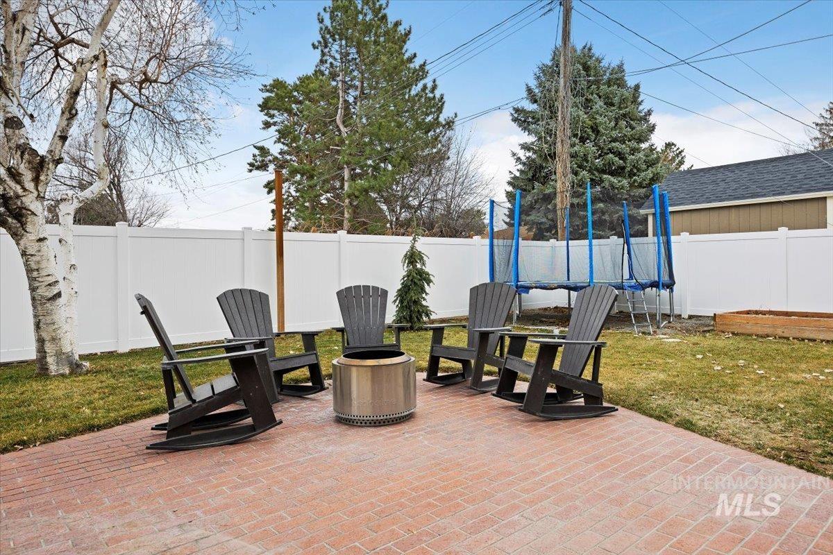 692 Mountain View Dr