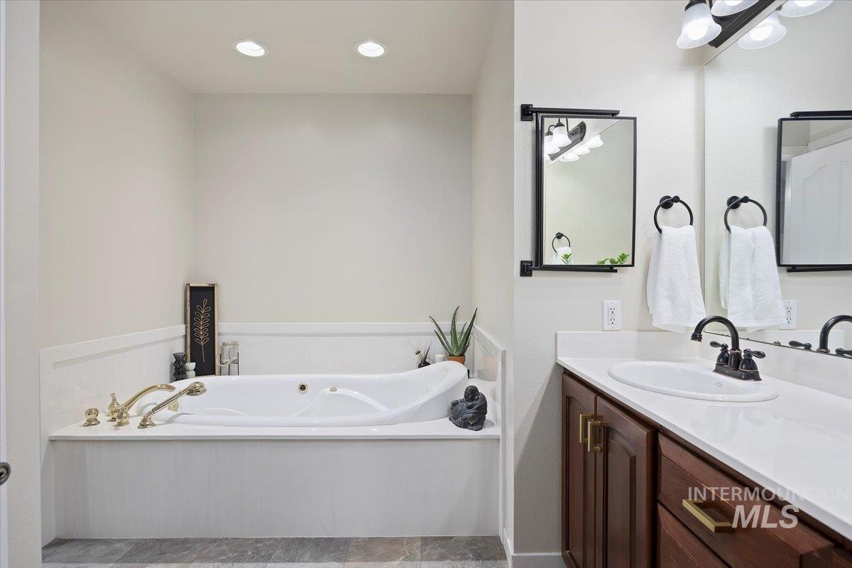 692 Mountain View Dr