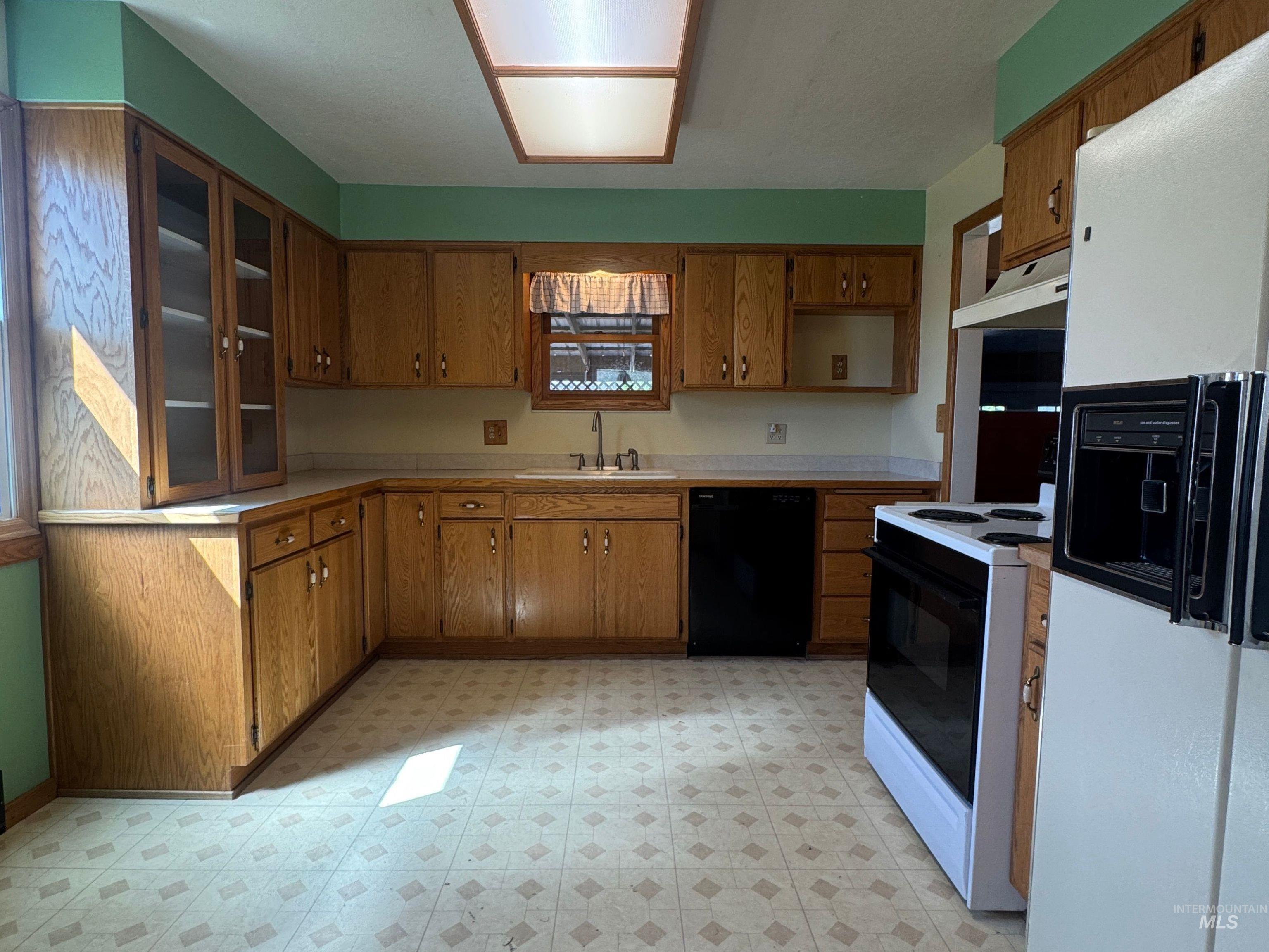 1937 E 4th Ave