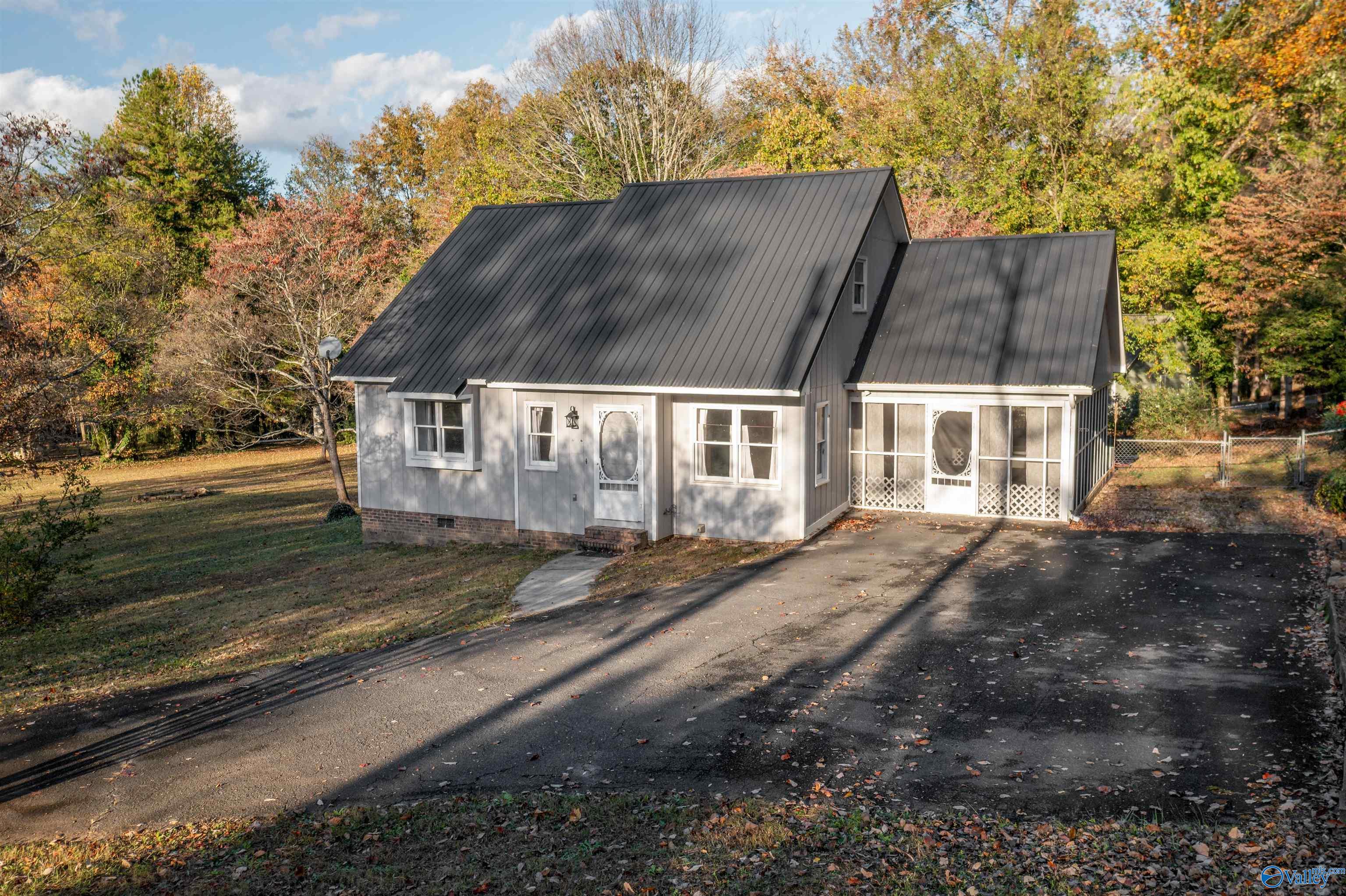 415 Leath Drive NE