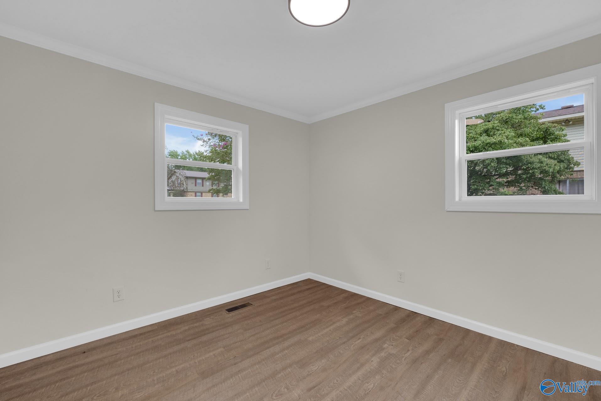 55 NE Sola Circle