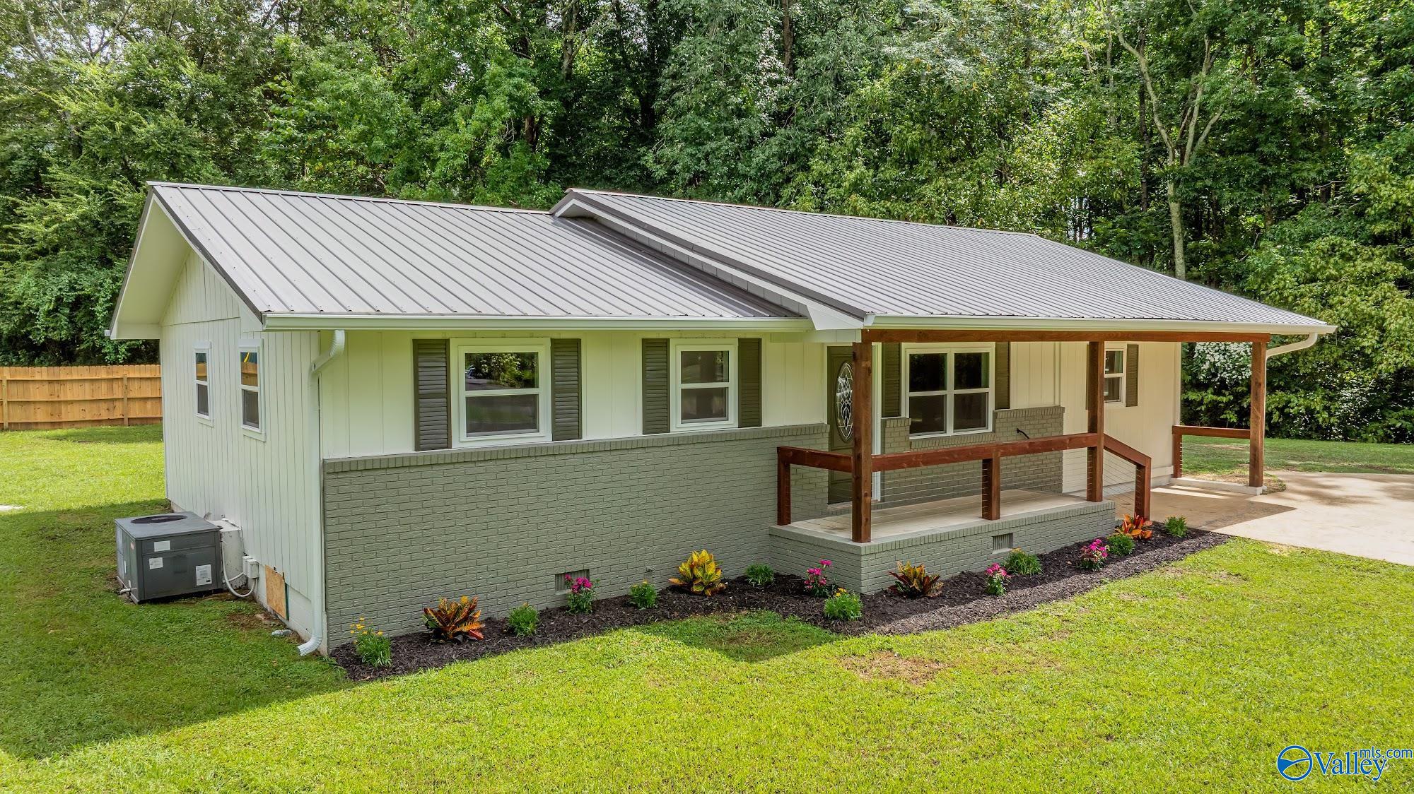 55 NE Sola Circle