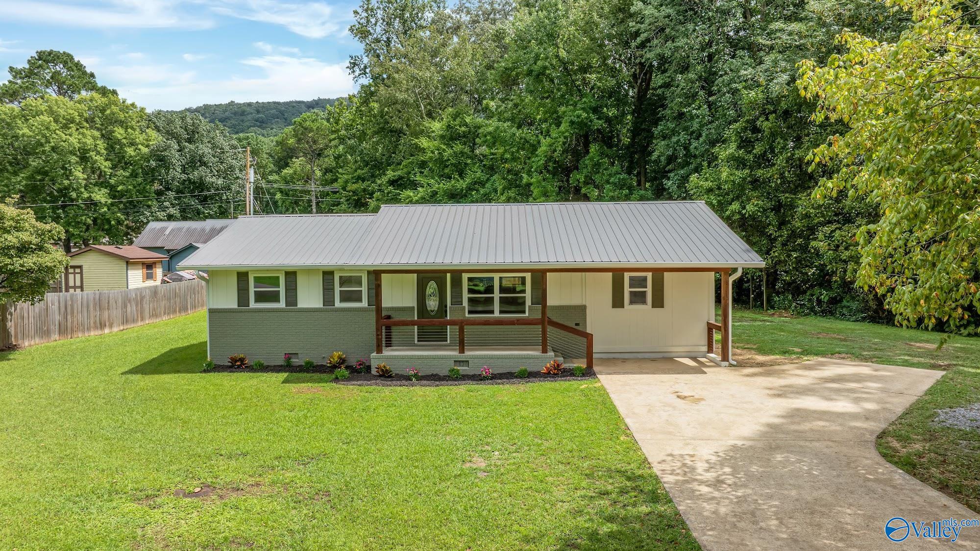 55 NE Sola Circle