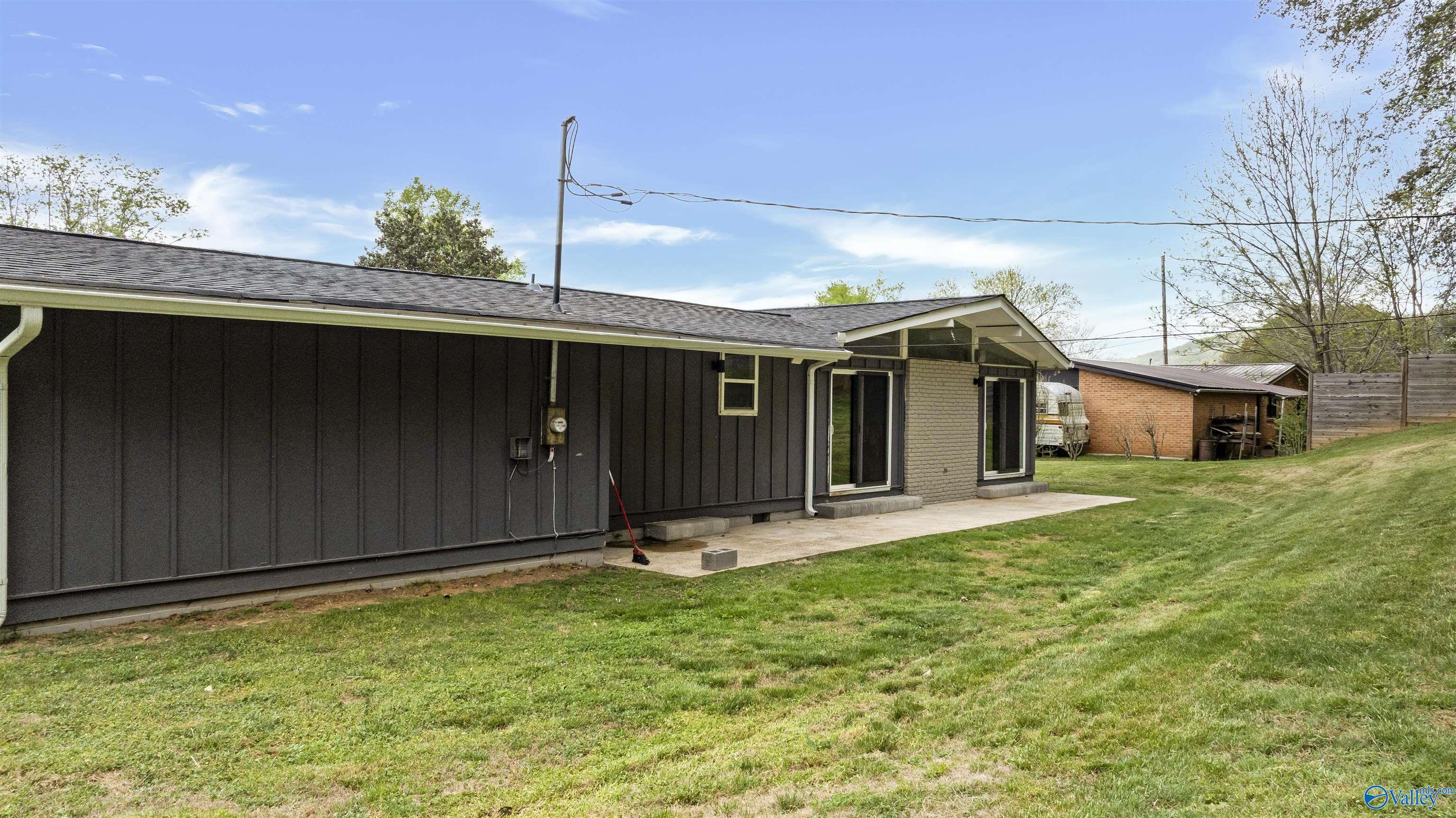308 Hamilton Drive NE