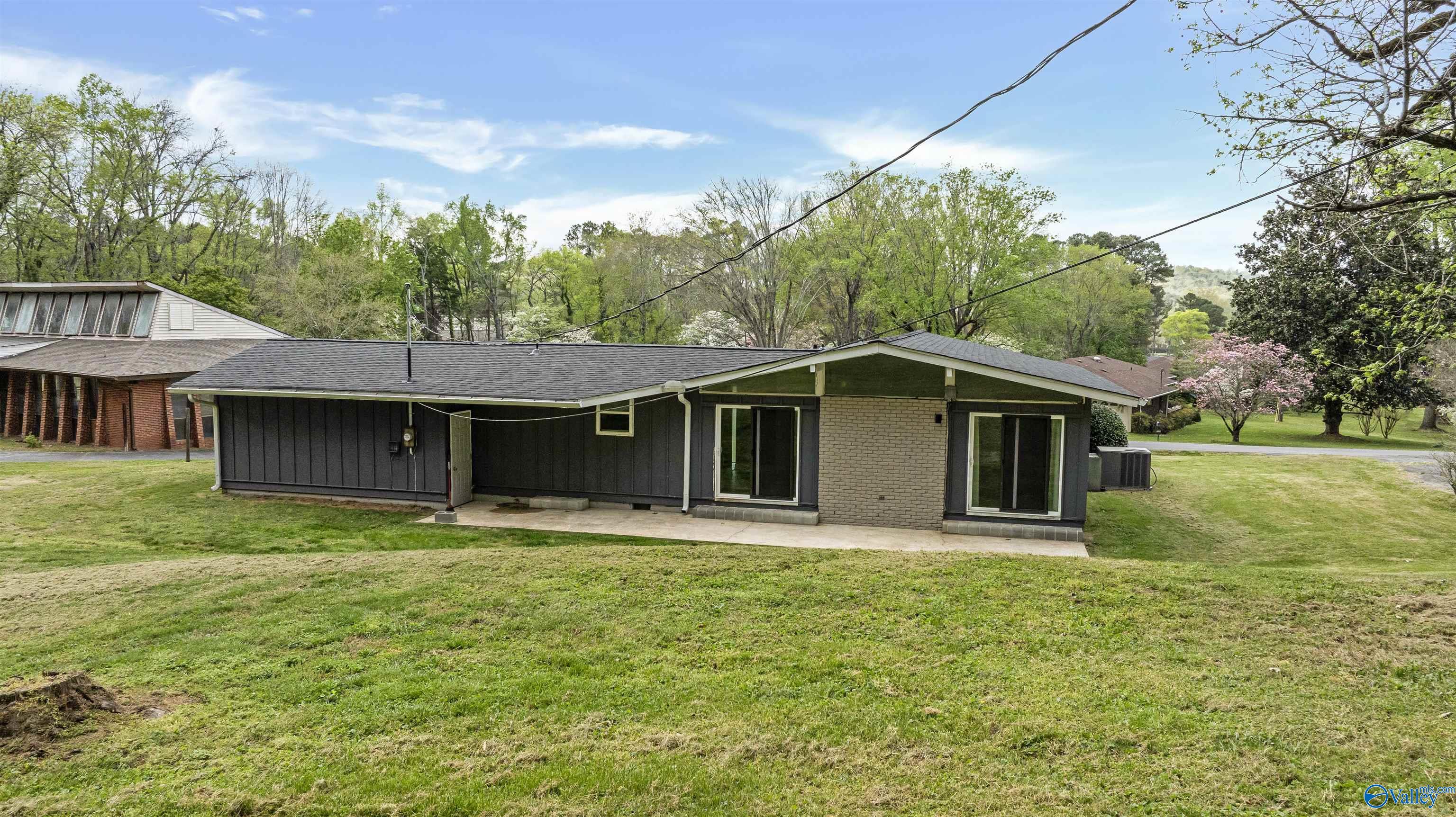 308 Hamilton Drive NE