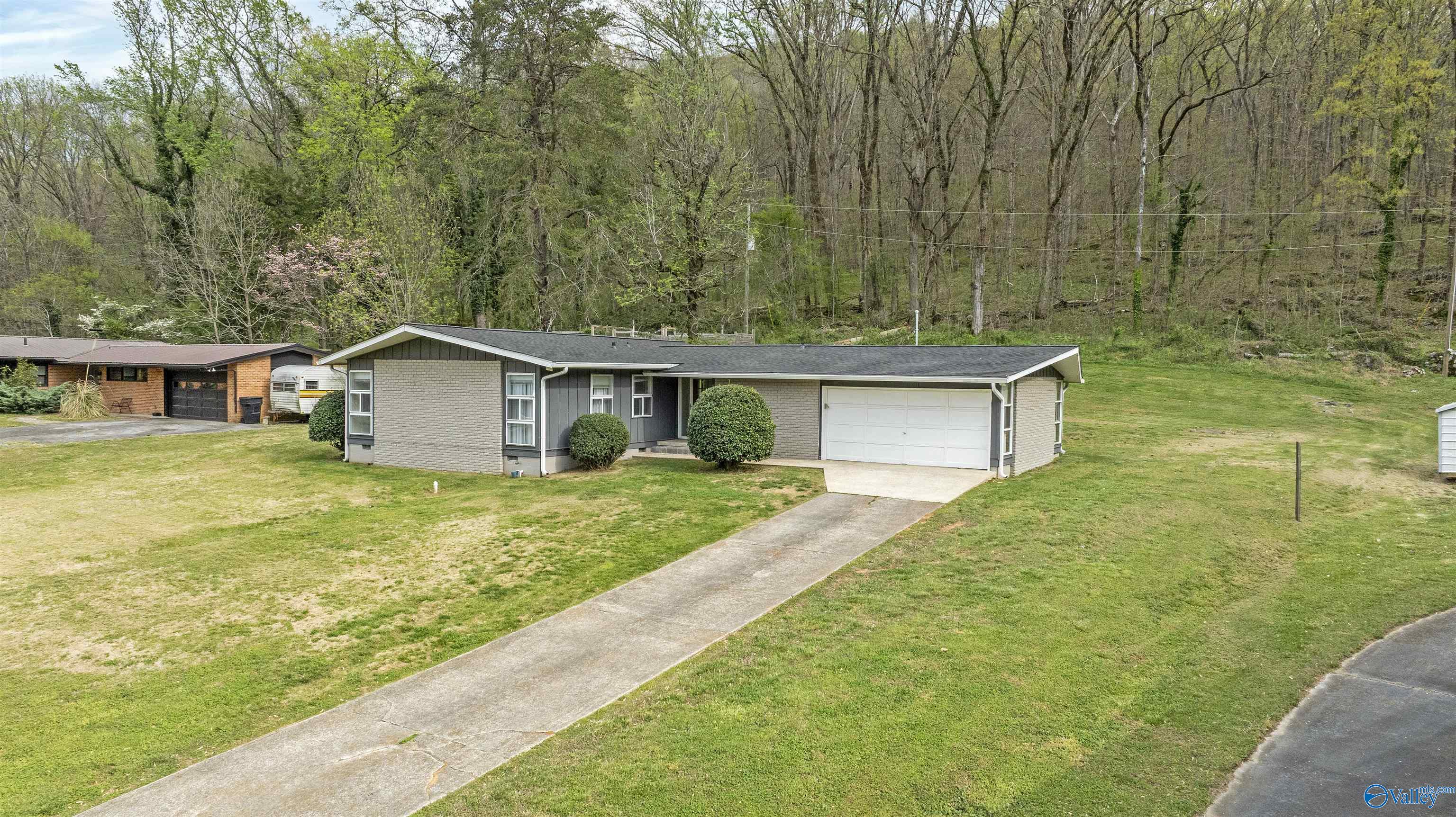 308 Hamilton Drive NE