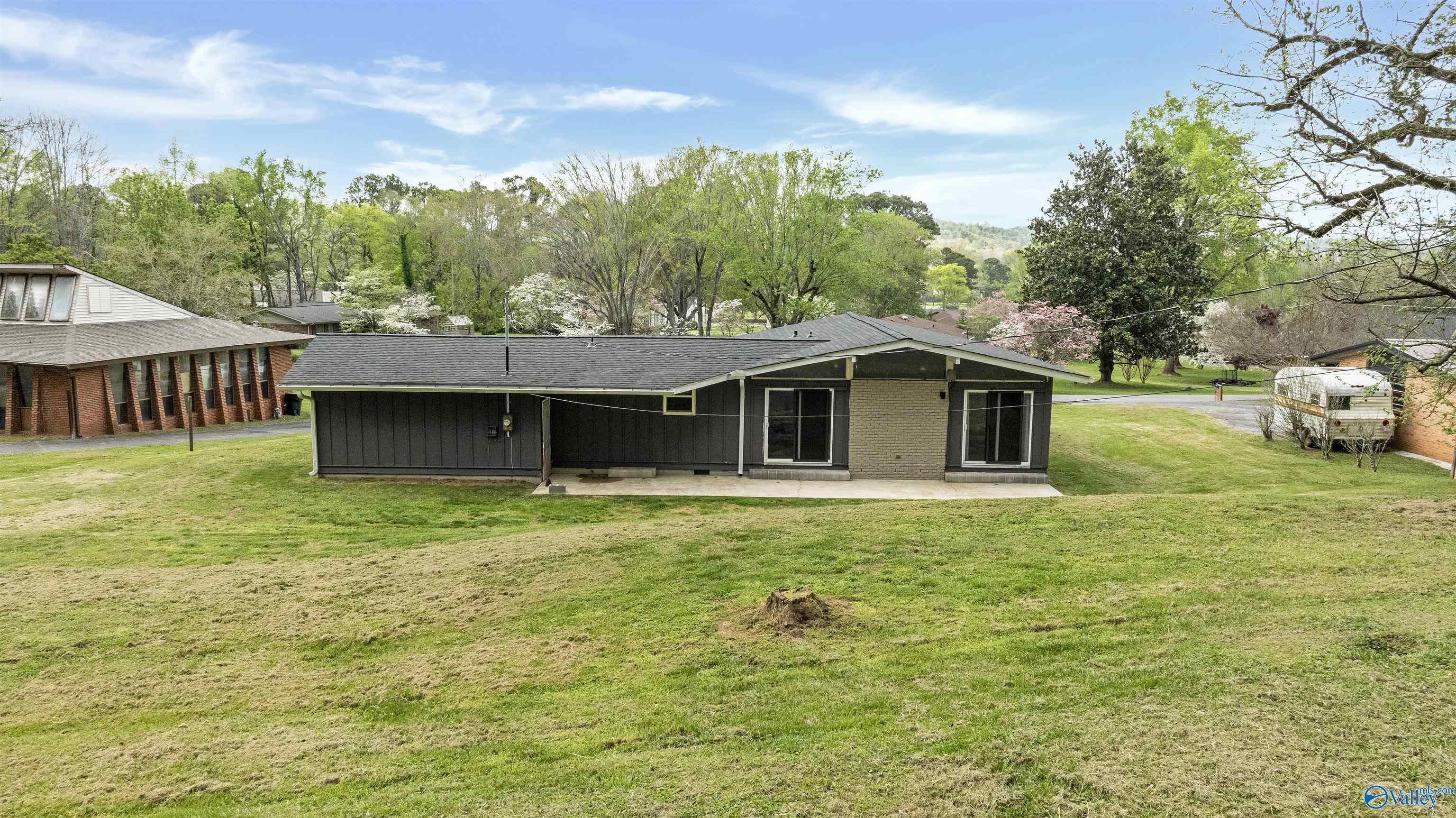 308 Hamilton Drive NE