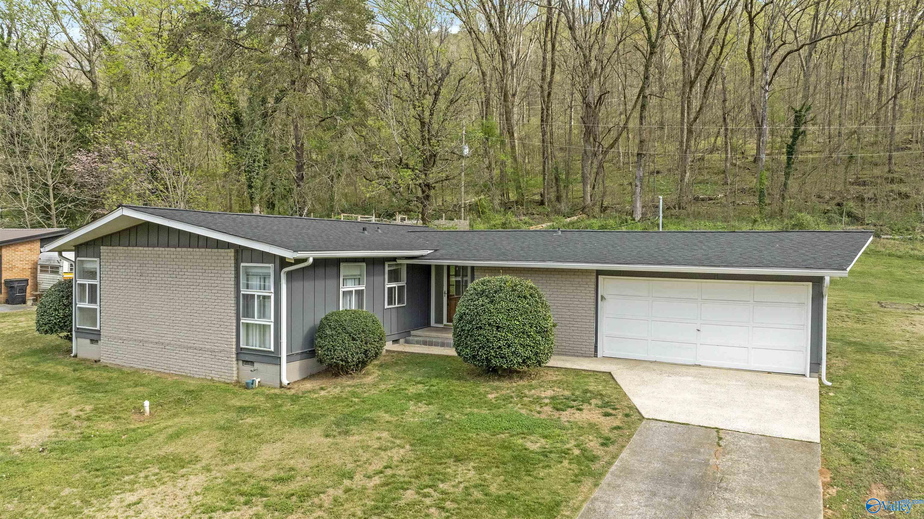 308 Hamilton Drive NE