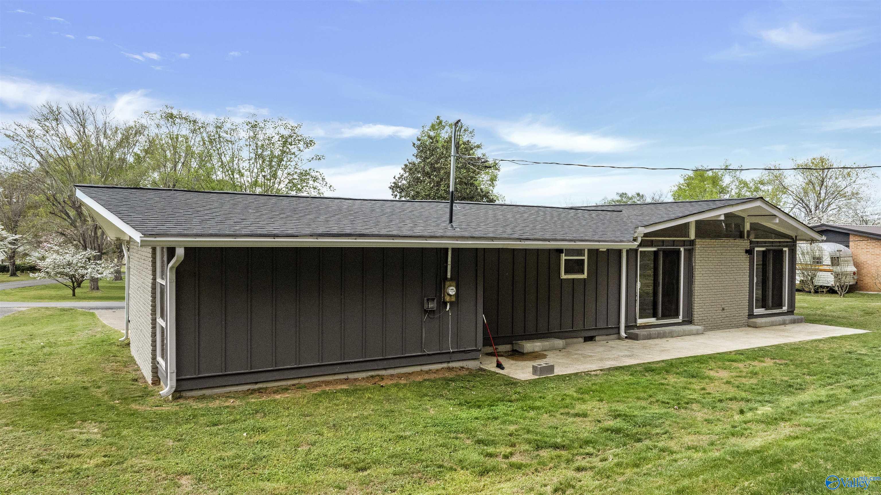 308 Hamilton Drive NE
